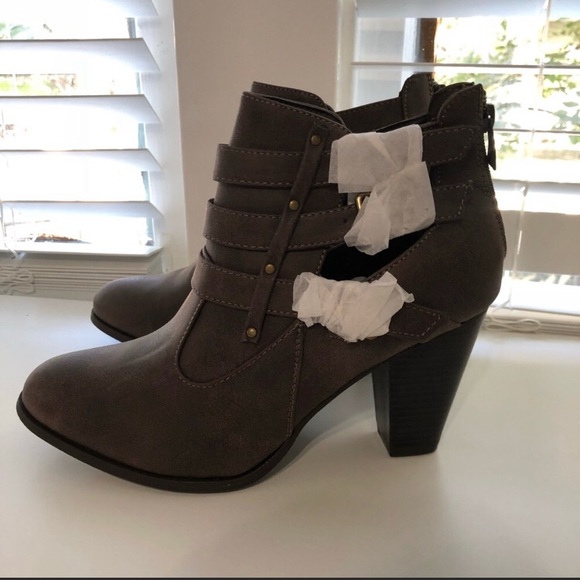 NWOT Brown Booties - Picture 3 of 5